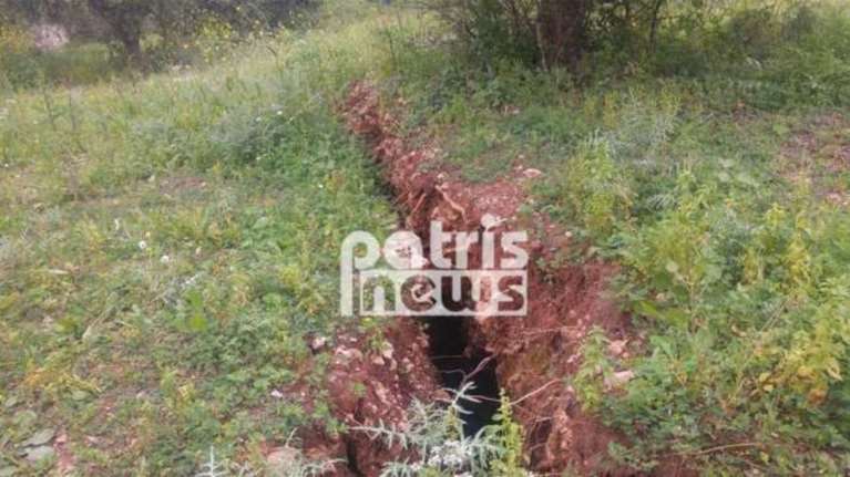 Ηλεία: Περίεργη ρωγμή 100 μέτρων στο Κατάκολο