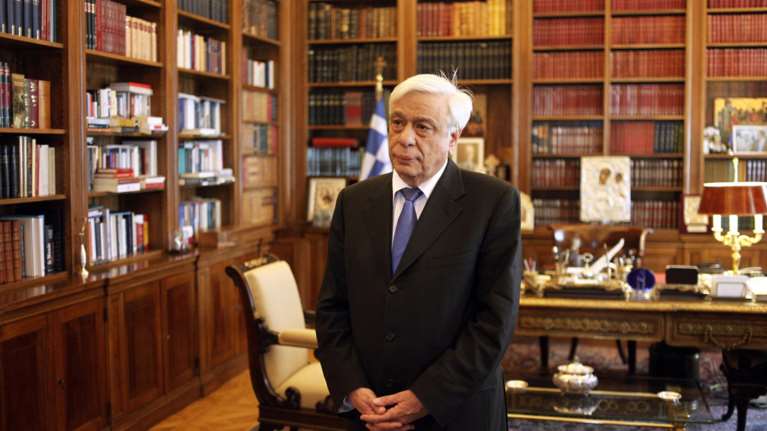 Επικοινωνία Παυλόπουλου με τους γονείς των δύο στρατιωτικών