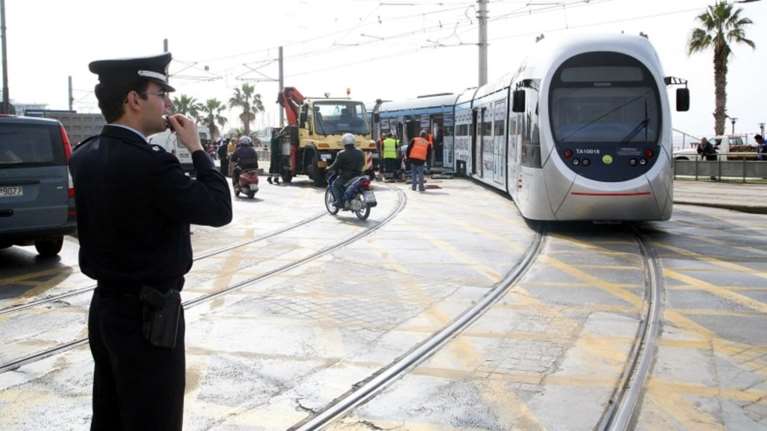 Σύγκρουση λεωφορείου με τραμ στο Νέο Κόσμο-ένας τραυματίας