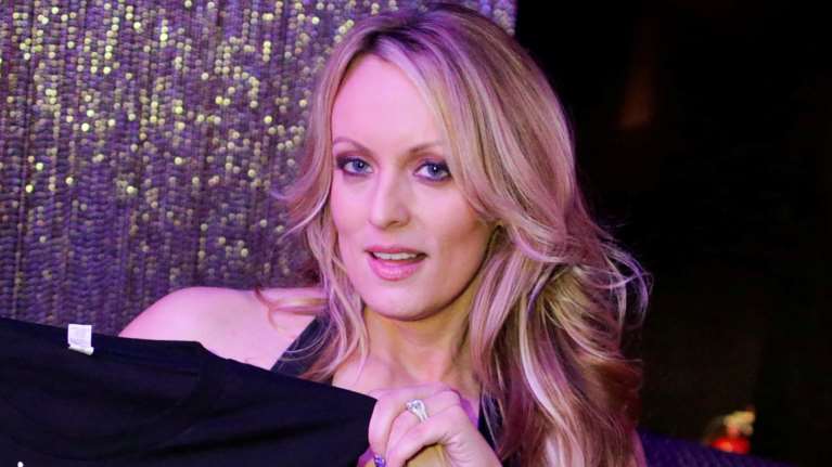 Εξώδικο δικηγόρου του Τραμπ στην πορνοστάρ Στόρμι Ντάνιελς