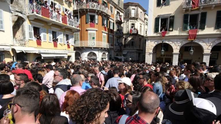 Το Πάσχα στην Κέρκυρα: Η κατάνυξη και τα έθιμα της περιοχής