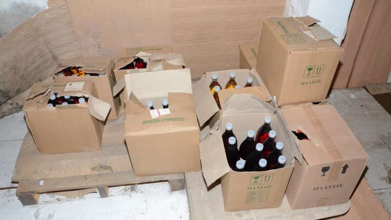 Εριχναν στην αγορά συστηματικά ποτά «μπόμπες» και λάδια άγνωστης σύστασης