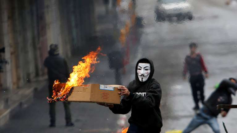 Πέντε νεκροί, 350 τραυματίες σε συγκρούσεις στα σύνορα Γάζας - Ισραήλ