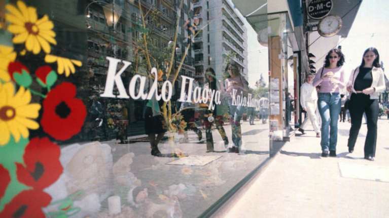 Ανοικτά τα καταστήματα, ξεκίνησε το εορταστικό ωράριο