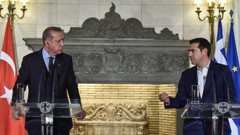 Ανεβαίνει και πάλι η ένταση στην κόντρα Αθήνας - Άγκυρας