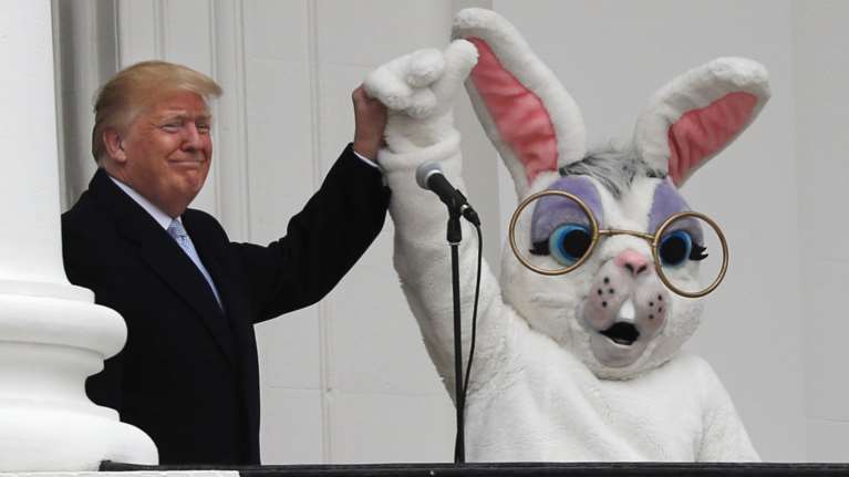 Το "κυνήγι του πασχαλινού αυγού", ο Τραμπ και ο κούνελος