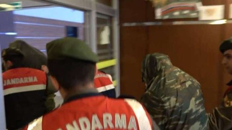 Der Standard: Πασχαλινό θαύμα για τους δύο στρατιωτικούς;