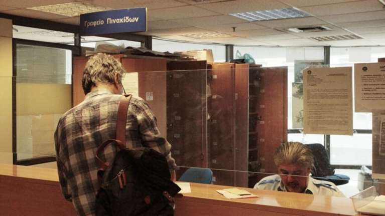 Επιστροφή πινακίδων από τον δήμο Αθηναίων λόγω Πάσχα - Ποιους αφορά