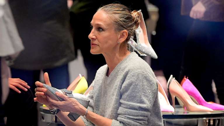 Σάρα Τζέσικα Πάρκερ: Πώς αιφνιδίασε τις πελάτισσες μέσα στο κατάστημά της