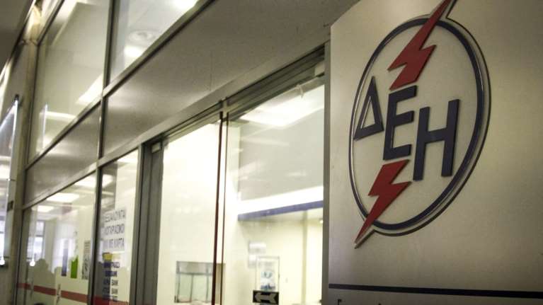 ΔΕΗ: Σχέδια για καταστήματα που θα λειτουργούν απόγευμα και Σάββατο