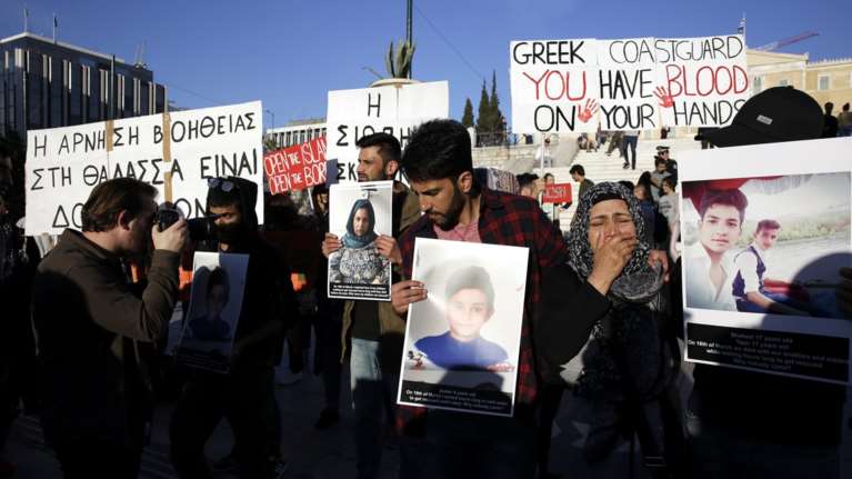 Συγκέντρωση στην πλατεία Συντάγματος για το ναυάγιο στο Αγαθονήσι