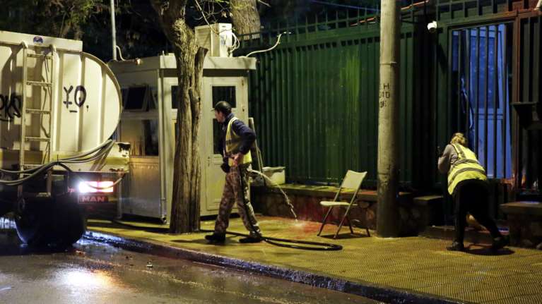 Τραγέλαφος: Ανενόχλητος ο Ρουβίκωνας στην τουρκική πρεσβεία [video]