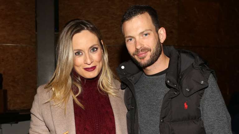 Επική αντίδραση Μελέτη στη γυναίκα που φλέρταρε το σύζυγό της