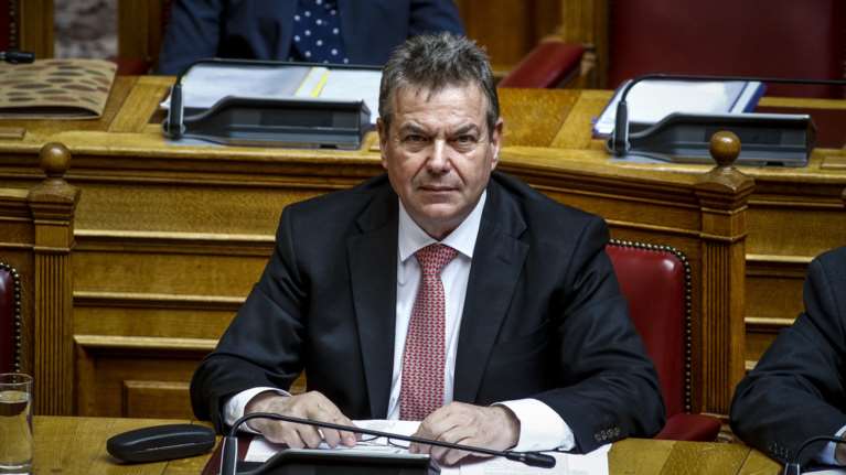 Πετρόπουλος: Καμία αναγκαστική είσπραξη για τους ελεύθερους επαγγελματίες