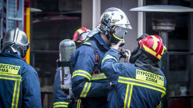 Πυρκαγιά σε εξέλιξη σε διαμέρισμα στον Πειραιά