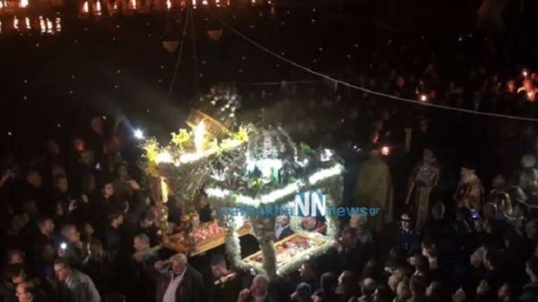 Αποκολλήθηκε τρούλος επιταφίου στη Ναύπακτο - Ένας τραυματίας (βίντεο)