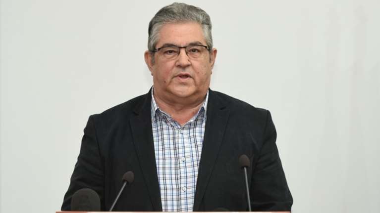 Τα &quot;Χρόνια Πολλά&quot; και οι ευχές του Δημήτρη Κουτσούμπα