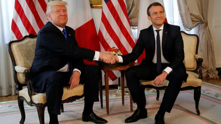 Τηλεφωνική επικοινωνία Τραμπ-Μακρόν για τη Συρία