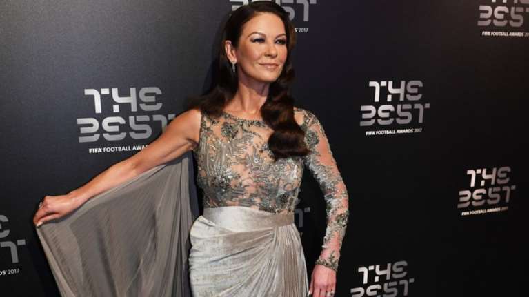 Σαν δίδυμη αδελφή της μαμάς της η 14χρονη κόρη της Ζέτα Τζόουνς