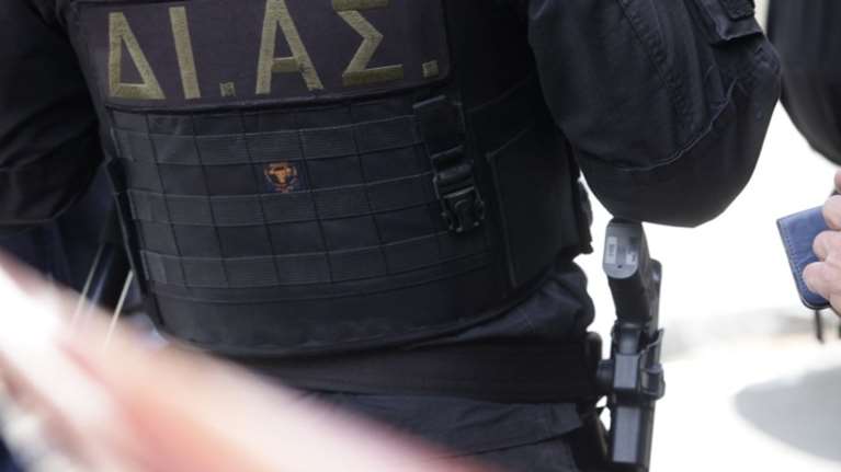 Τρεις συλλήψεις για σωρεία κλοπών στη Γλυφάδα