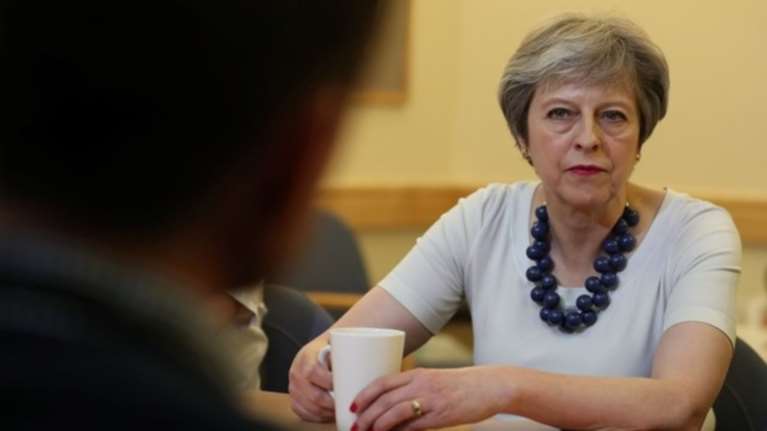 Πολεμικό συμβούλιο υπό την Μέι για την Συρία