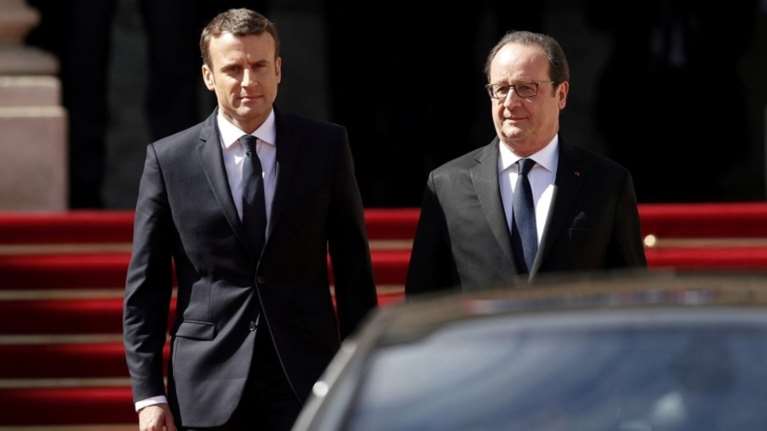 Ολάντ σε Μακρόν:Μη ξεχνάς ότι βασιλείς έχασαν το κεφάλι τους στην γκιλοτίνα