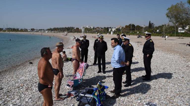 Πλήρης άρση της απαγόρευσης κολύμβησης στο Σαρωνικό λόγω του ΑΓΙΑ ΖΩΝΗ