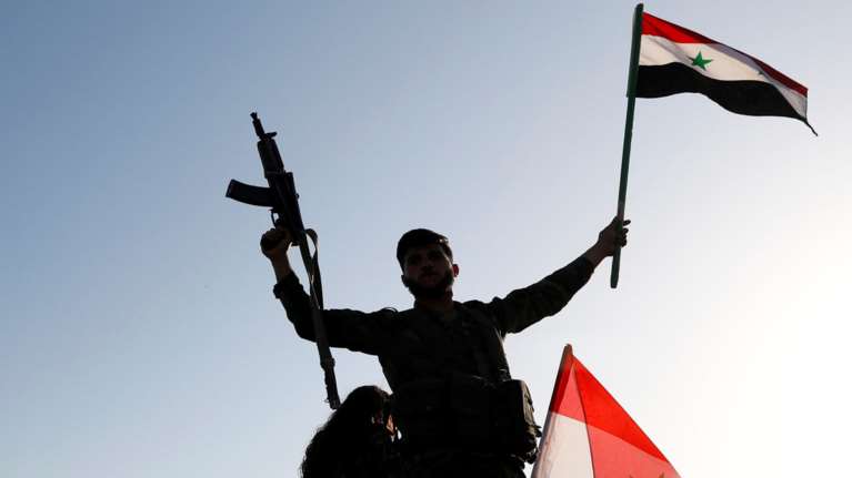 Η στιγμή κατάρριψης ενός πυραύλου από τη συριακή άμυνα