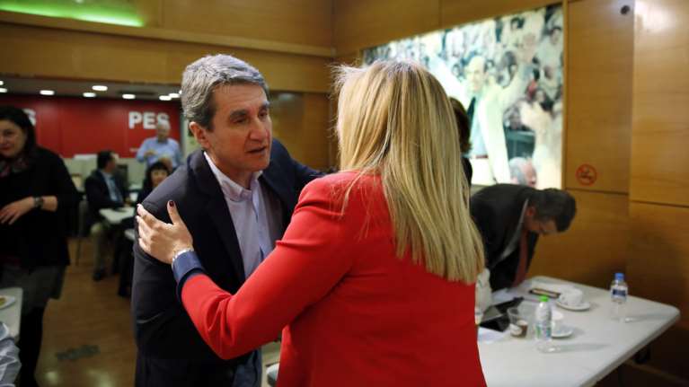 Το ΠΑΣΟΚ κατά της επέμβασης στη Συρία, ο Λοβέρδος υπέρ