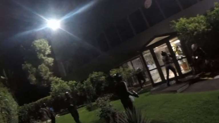 Επίθεση του Ρουβίκωνα στα γραφεία εταιρείας στην Κηφισιά [video]