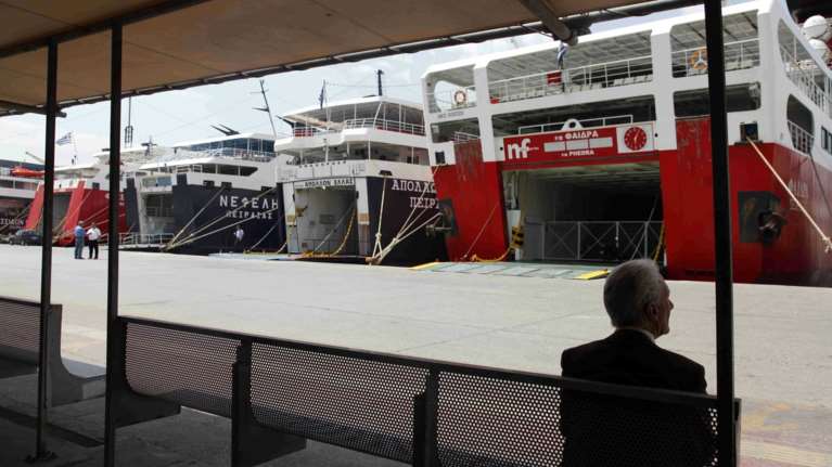 Δεμένα τα πλοία στα λιμάνια την Τετάρτη, απεργία της ΠΝΟ