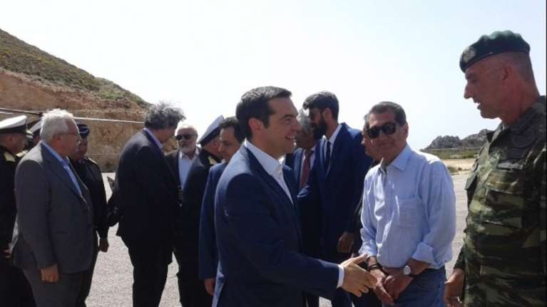 Τρολάρει ο Τσίπρας στο Καστελόριζο: Δεν ήρθα για διάγγελμα