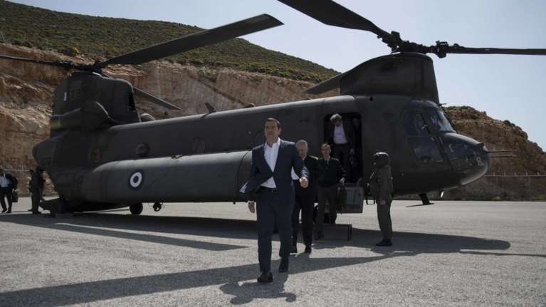 Τουρκικά μαχητικά παρενόχλησαν το ελικόπτερο του Τσίπρα