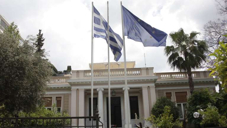 Μαξίμου για ΔΝΤ: Δεν τίθεται θέμα νέων μέτρων