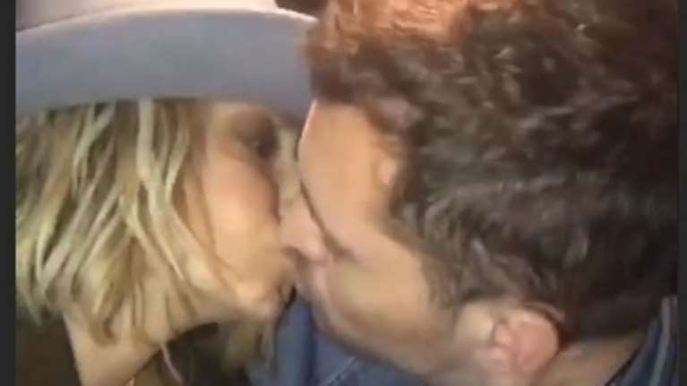 Ο άντρας που έχει αδυναμία η Άννα Βίσση- Το φιλί τους στο στόμα