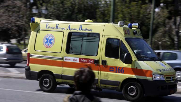 Σοκ στο Κερατσίνι: 16χρονος έπεσε από βράχια ενώ έβγαζε selfie