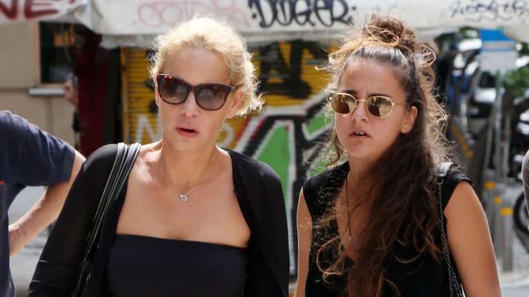 Μάρθα Κουτουμάνου: Σπάνια δημόσια εμφάνιση με την κόρη της Ζένια Μπονάτσου