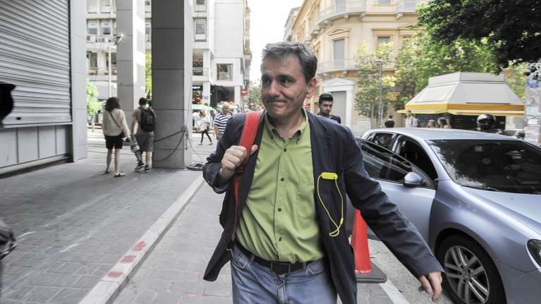 Παραδοχή Τσακαλώτου: Υφεσιακό το πλεόνασμα αλλά μας δίνει όπλα