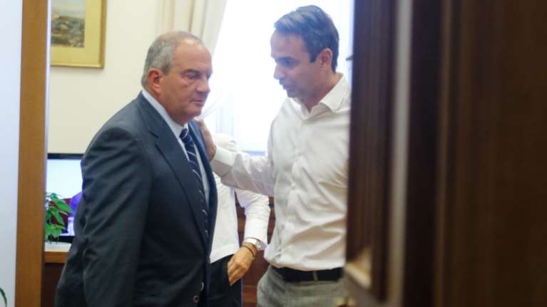 Σε διπλό ταμπλό οι «Καραμανλικοί» - Ο ρόλος του Παυλόπουλου