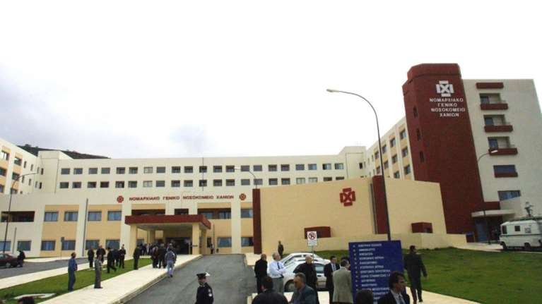 Έπεσε στο κενό από τον δεύτερο όροφο του νοσοκομείου Χανίων