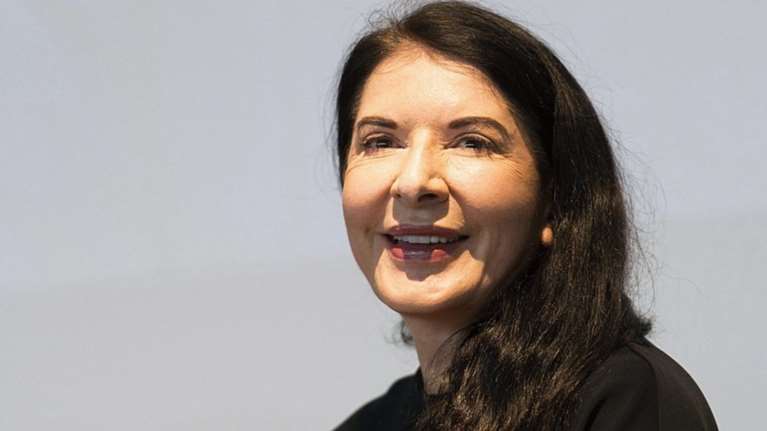 Το φαινόμενο Αμπράμοβιτς: Δοκιμάζοντας τα όρια. Μια μεγάλη έκθεση στη Βόννη