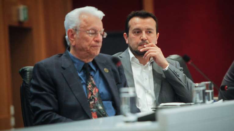 Σάλος από την παραίτηση Κριμιζή, αμήχανη η κυβέρνηση