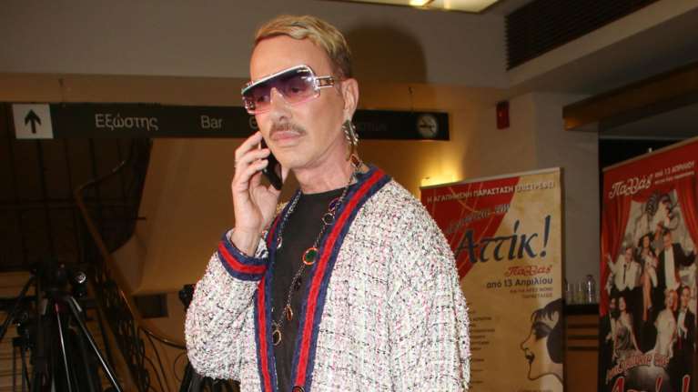 Με μπλούζα... ΠΑΣΟΚ φωτογραφήθηκε ο Λάκης Γαβαλάς [εικόνα]