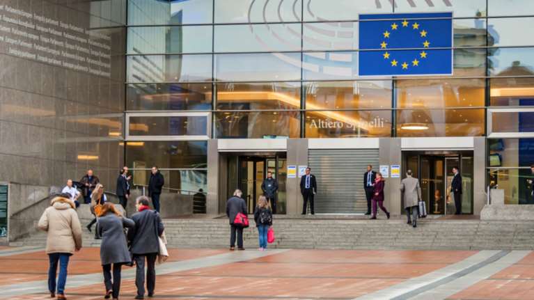 Δώδεκα «μνηστήρες» στην κούρσα της διαδοχής για την Κομισιόν