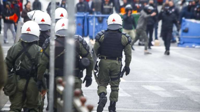 Επίθεση με μαχαίρια σε μαθητή για οπαδικούς λόγους στην Πάτρα