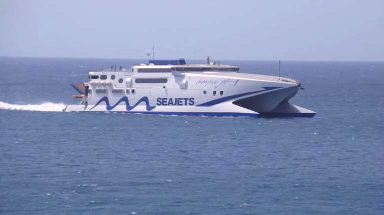 Επιστροφή του &quot;champion jet 2&quot; στον Πειραιά λόγω βλάβης