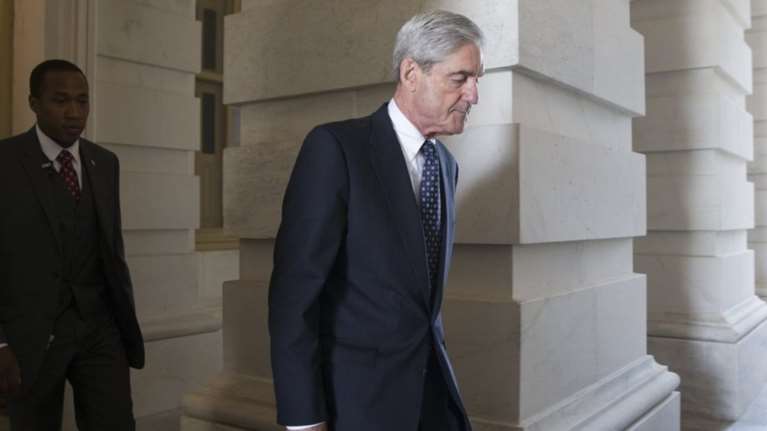 Ο ειδικός εισαγγελέας Μιούλερ απειλεί με κλήτευση τον Τραμπ