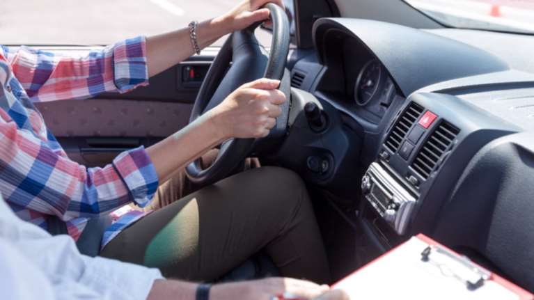 Σε δύο στάδια το νέο σύστημα εξέτασης υποψηφίων οδηγών