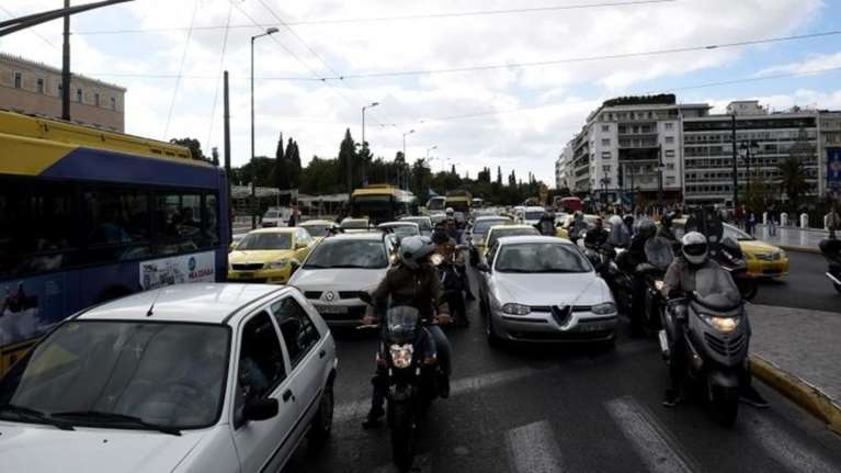 Από φέτος τα τέλη κυκλοφορίας με το μήνα - Κατατέθηκε η τροπολογία