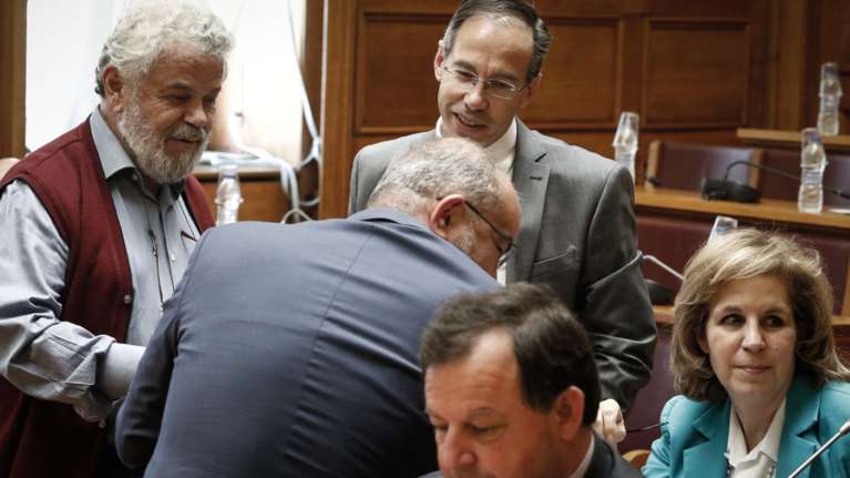 Πονοκέφαλο και στο ΚΙΝΑΛ φέρνει το ν/σ για την αναδοχή